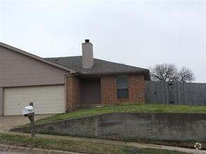 Building Photo - 335 Sheri Ln