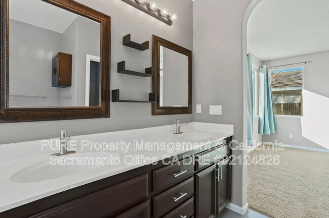 Building Photo - 1518 Sandmark Dr