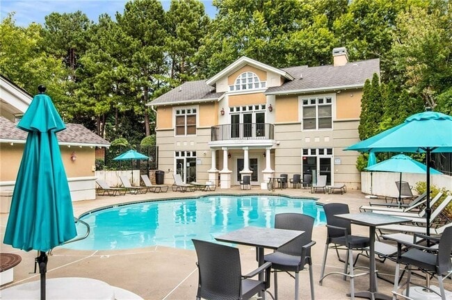 Building Photo - 2700 Pine Tree Rd NE