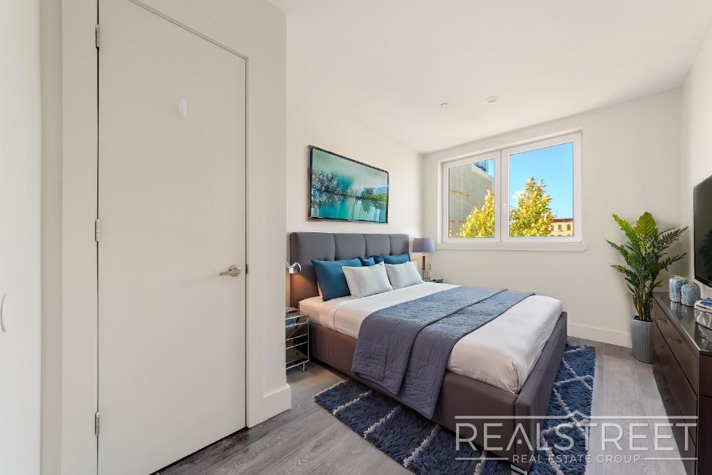 Building Photo - Stunning 2 BED w/ Balcony in Bushwick!