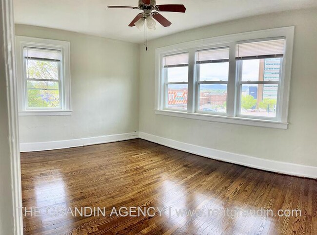 Building Photo - 202 Elm Ave