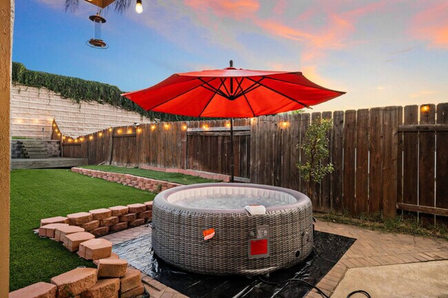 Building Photo - 13075 Old West Ave