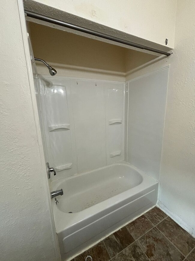 Building Photo - 1418 Phoenix Ave