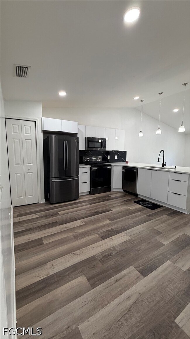 Building Photo - 5046 Locke Ln