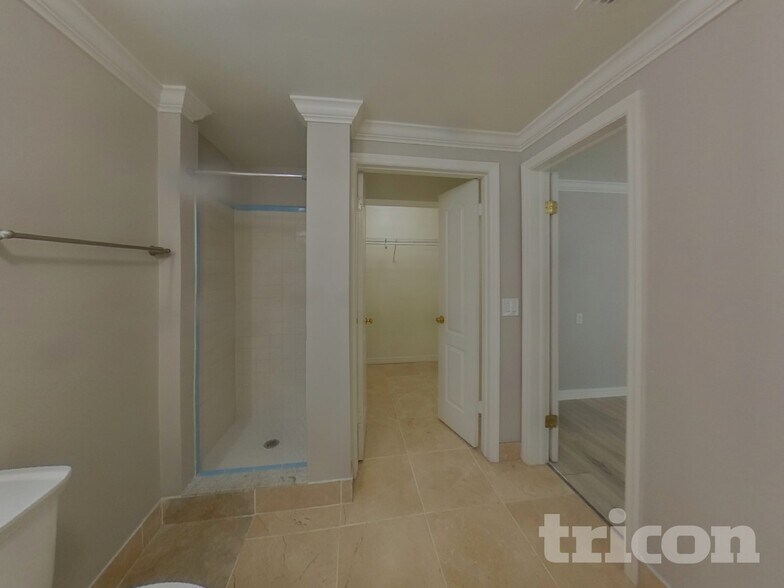 Building Photo - 2406 Decottes Ave