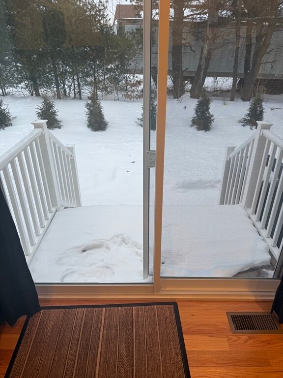 Building Photo - 10 Dora Dr