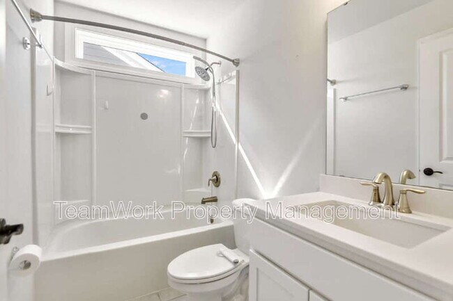 Building Photo - 233 Seaworthy St