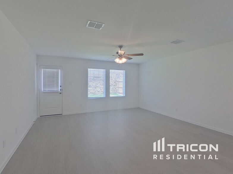 Building Photo - 10720 Cowhide Ln