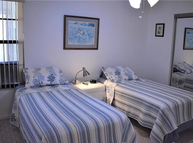 Building Photo - 7716 SE Sugar Sand Cir