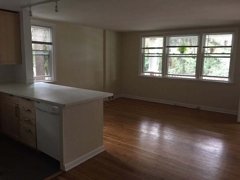 Living Room - 7006 Boyer St