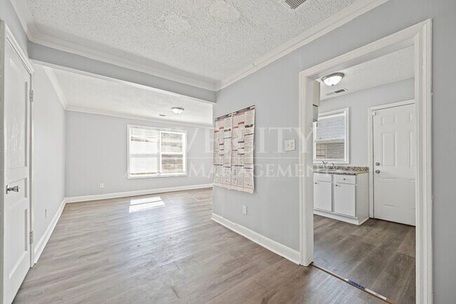 Building Photo - A Must SEE 4-Bedroom / 2-Full Bathroom!!!!...