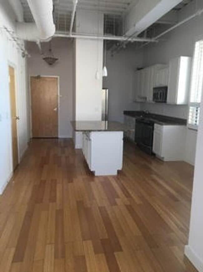 Building Photo - Amazing Studio with Patio and Views