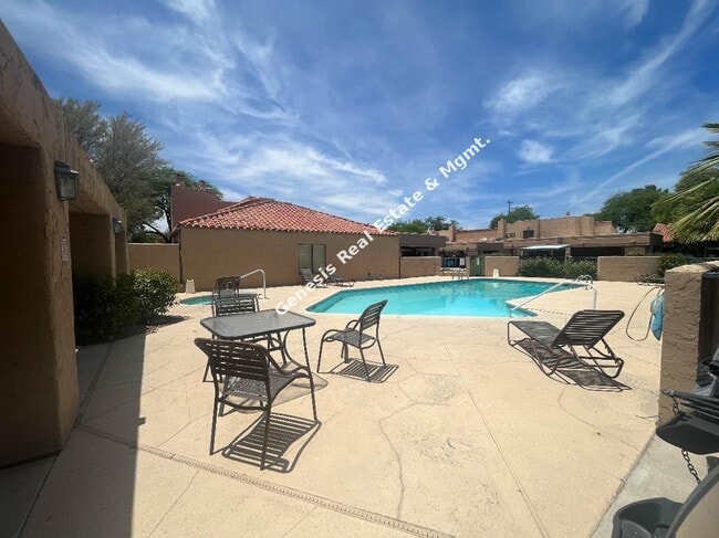 Building Photo - 2bd townhouse in Winterhaven