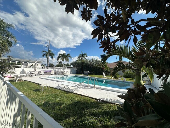 Building Photo - 4802 Tudor Dr