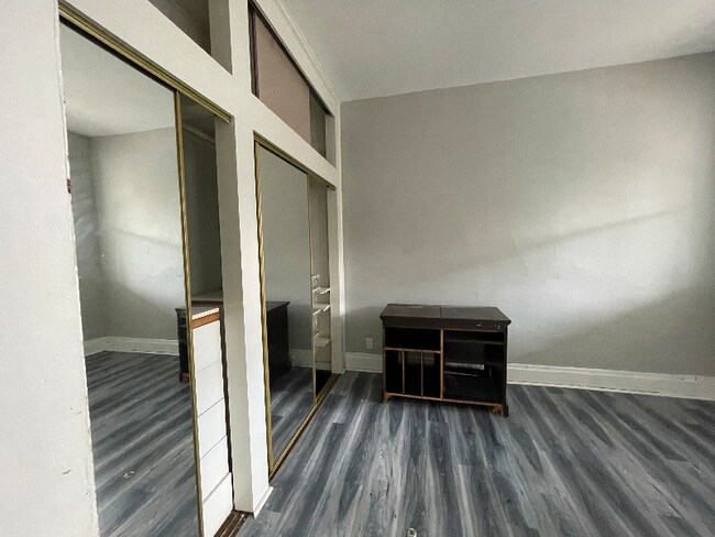 Building Photo - 141 S Bryant Ave