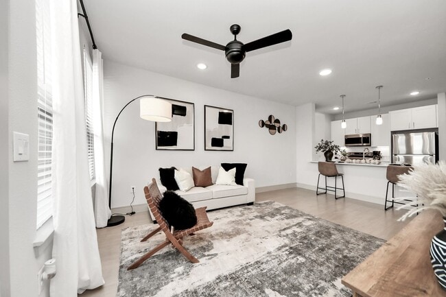 Building Photo - 4840 N Shepherd Dr