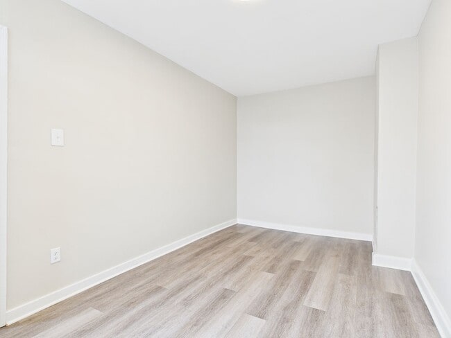 Building Photo - Spacious 4 Bedroom Single Family on Susquehanna St with Off Street Parking
