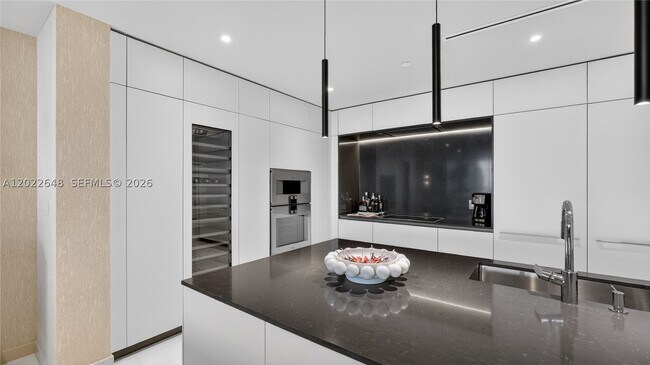 Building Photo - 300 Biscayne Blvd