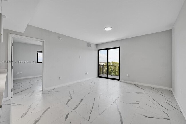 Primary Photo - 840 NE 130th St