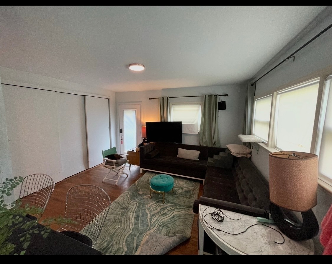 Building Photo - 304 Lincoln Blvd