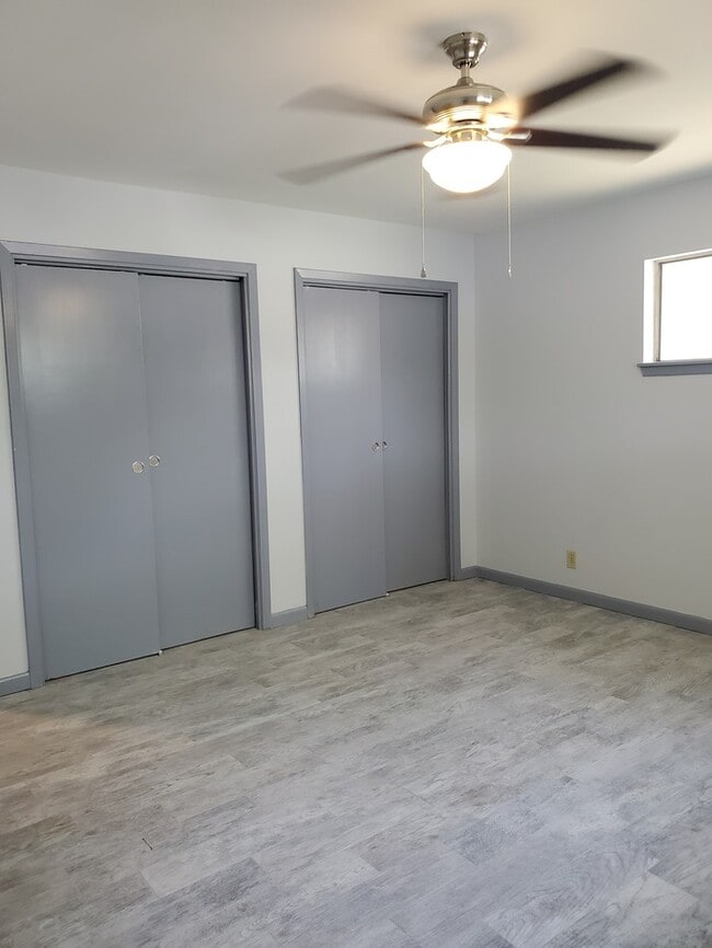 Building Photo - 113 E Hoogland Ave