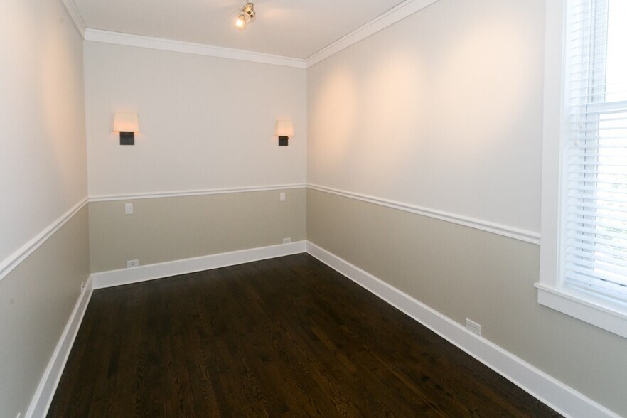Building Photo - 3627 N Bosworth Ave