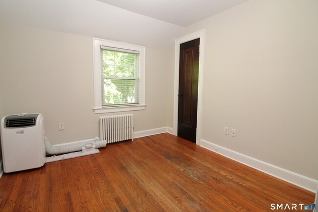 Building Photo - 53 Lilac Ave