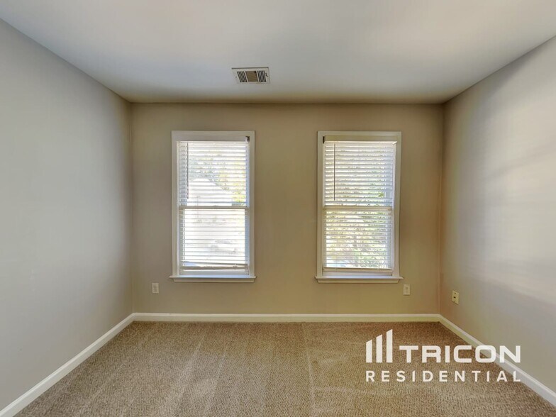 Building Photo - 257 Winding Waters Ct