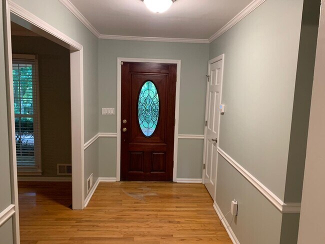 Building Photo - 350 Hollyberry Dr