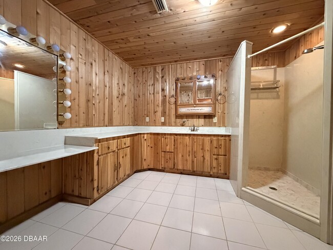 Building Photo - 711 Freda Ln