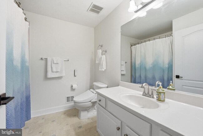 Building Photo - 13940 Greendale Dr