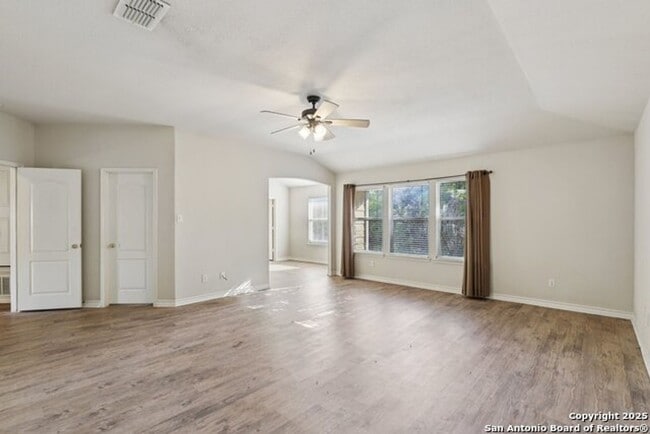 Building Photo - Stunning 4 Bedroom 2.5 Bath home in The Ridge at Lookout Canyon ~ Move in Ready!