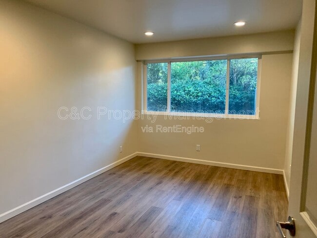 Building Photo - 950 Lighthouse Ave