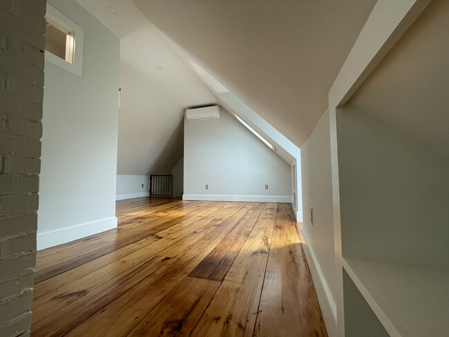 Third Floor Loft Living Room - 18 North St