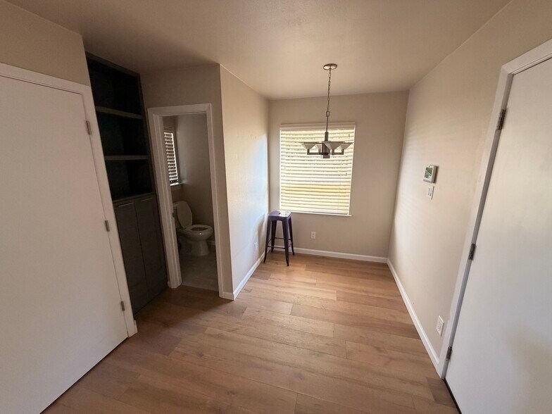 Breakfast nook and half bath - 3414 Winged Foot Ct