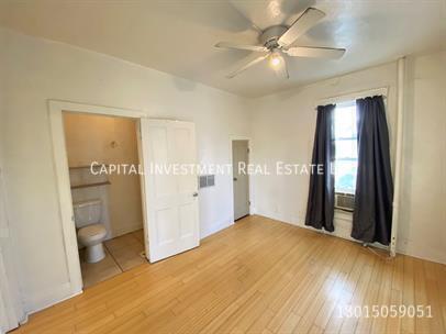 Building Photo - 804 Park St.