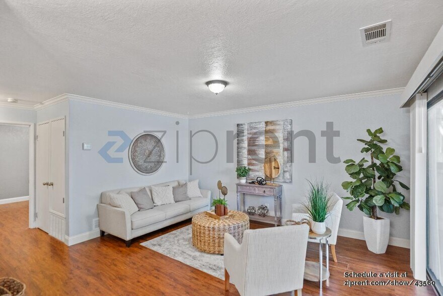 Building Photo - 2131 Northwood Cir