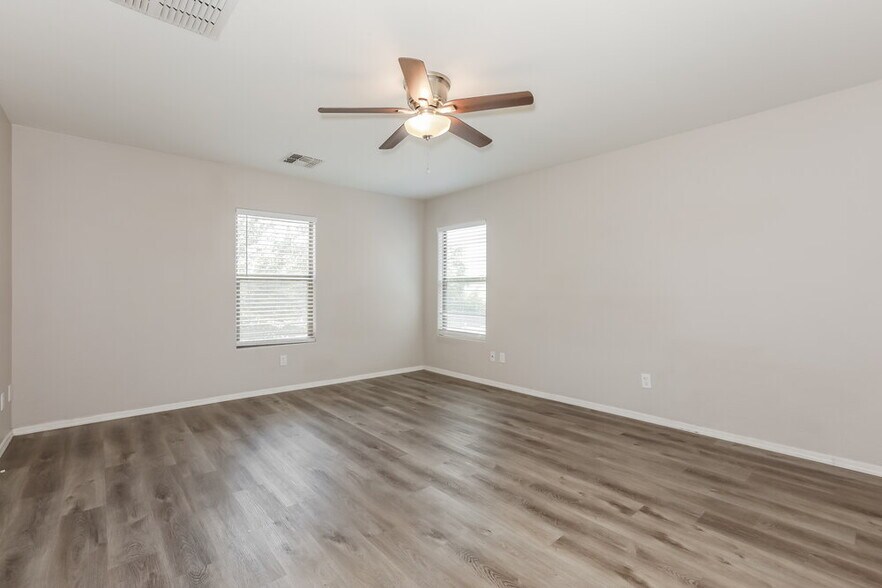 Building Photo - 30846 N Bramwell Ave