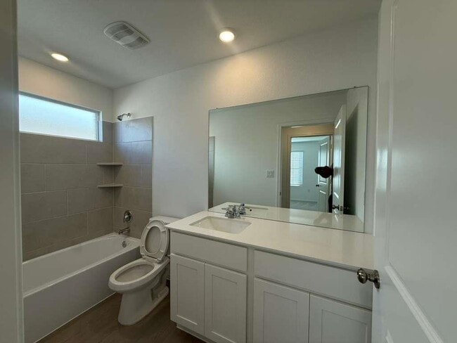 Building Photo - 205 Herald Dr