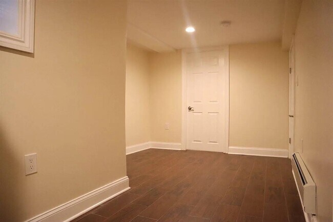 Building Photo - 408 Woodlawn Ave