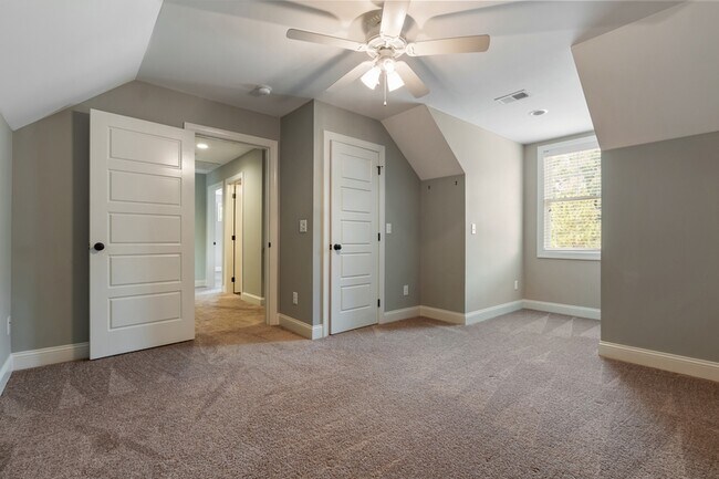 Building Photo - 126 Pinebranch Ct