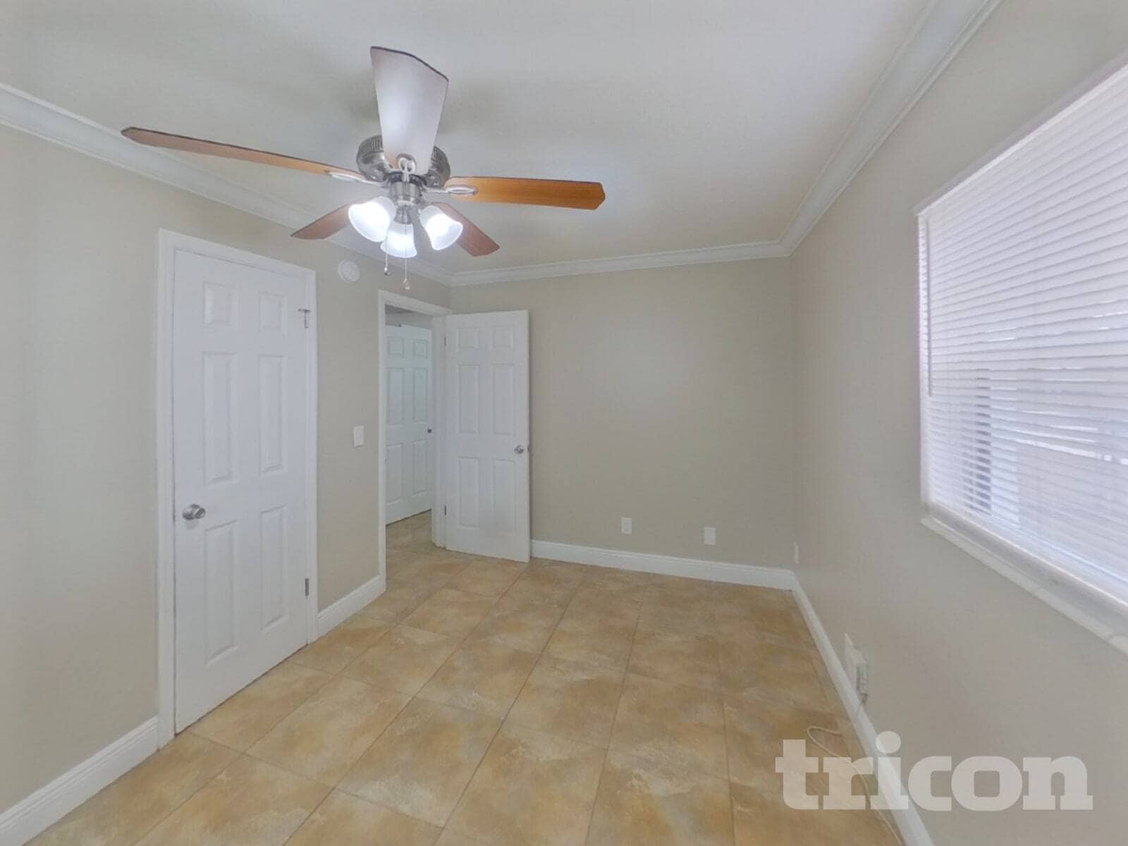 Building Photo - 563 Robin Hill Cir