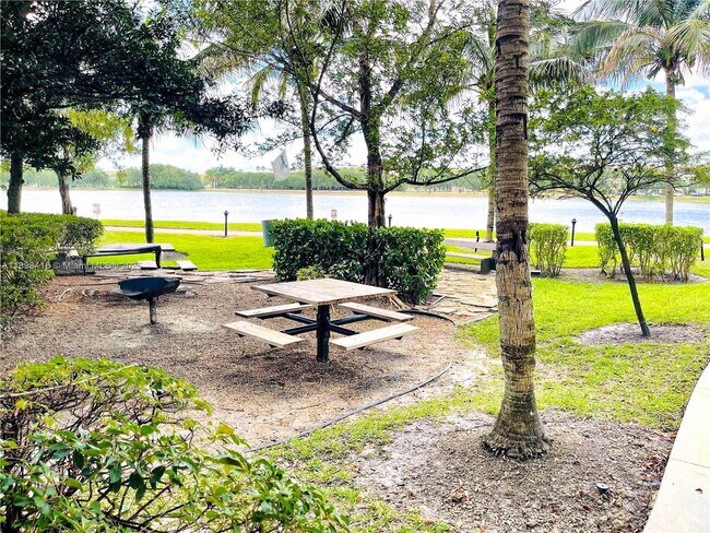 Building Photo - 2681 N Flamingo Rd