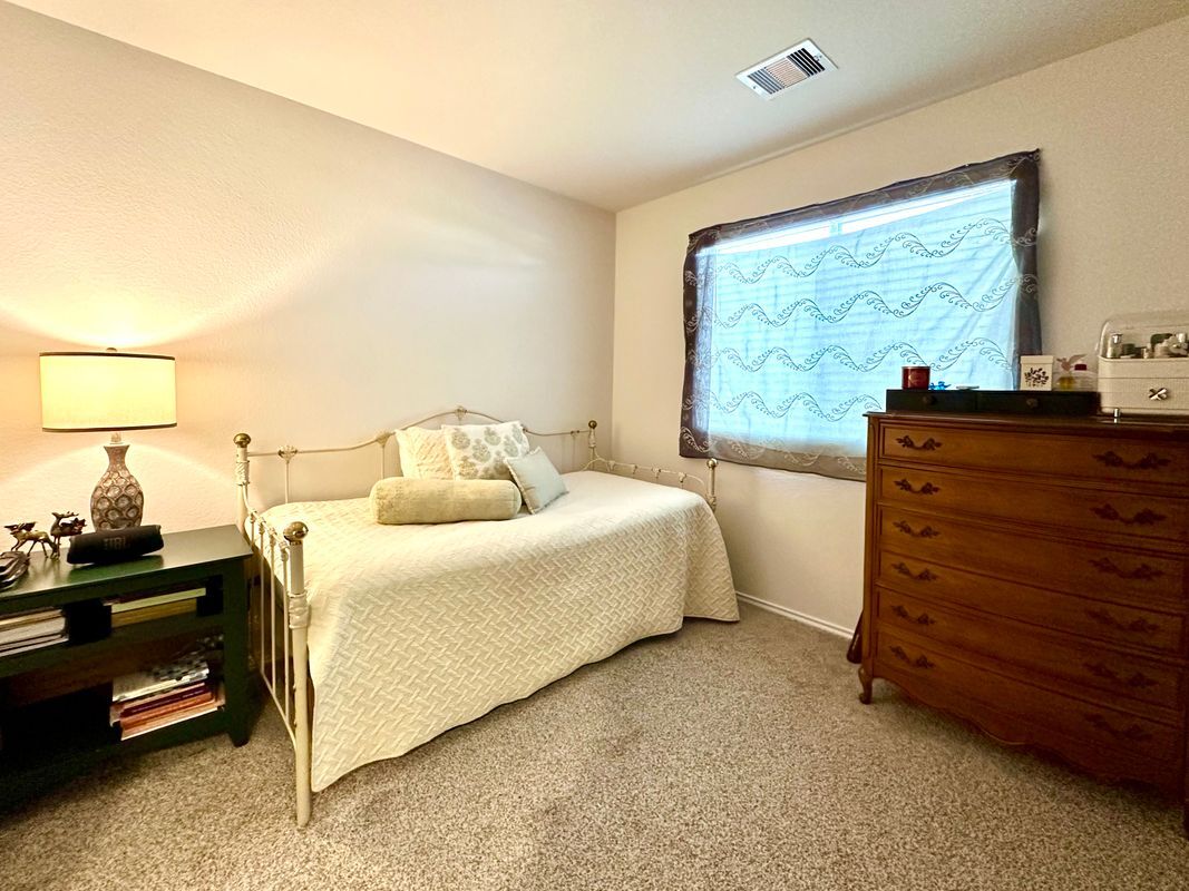 Building Photo - 331 N Richland Dr