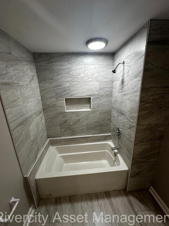 Building Photo - North Memphis Cutie!!! Section 8 Friendly,...