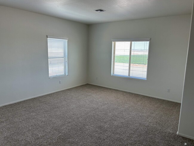 Building Photo - 4364 S Sunflower Dr