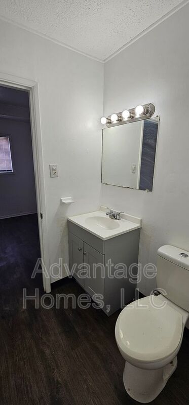 Building Photo - 911 N 70th Terrace