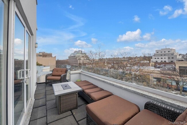 Building Photo - 21-70 31st St