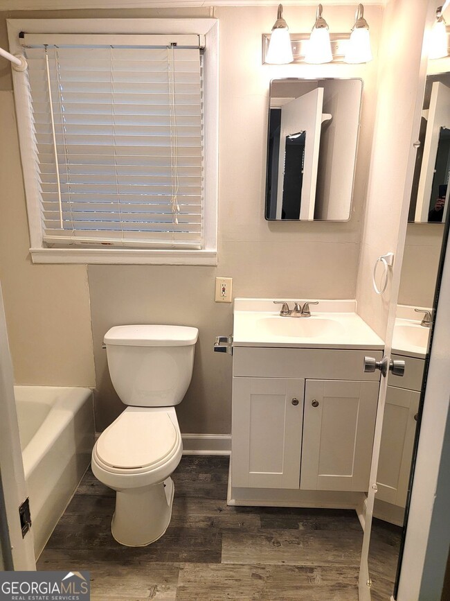 Building Photo - 1061 Homewood Ct