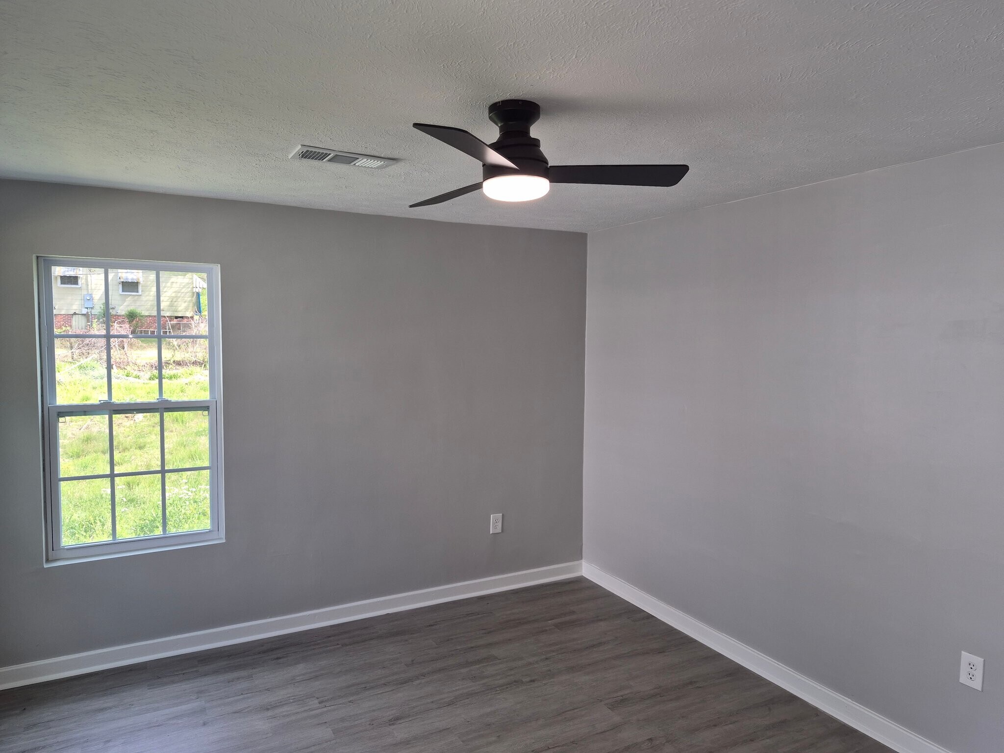 Building Photo - 4858 Sheridan Dr